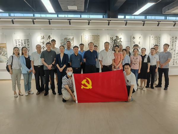 淮糧集團、市糧食和物資儲備局聯(lián)合開展“弘揚清風正氣、傳承廉潔文化”書法美術作品展參觀活動