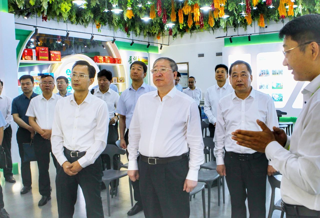 國家糧食和物資儲(chǔ)備局來淮調(diào)研夏糧收購工作劉煥鑫率隊(duì)張志強(qiáng)陪同